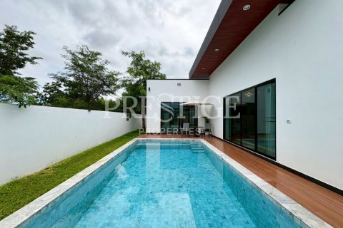 Casa de 4 dormitorios en Pattaya, Tailandia № 202047 - foto 23