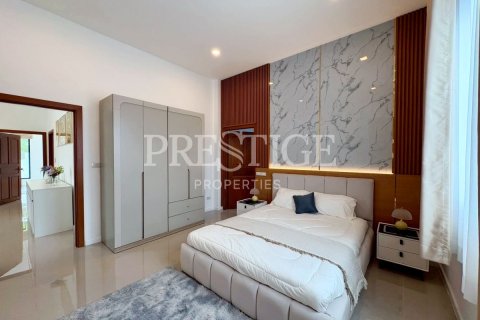 Casa de 4 dormitorios en Pattaya, Tailandia № 202047 - foto 17
