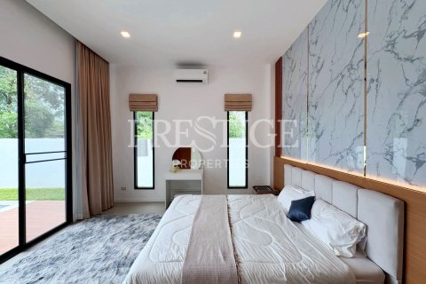 Casa de 4 dormitorios en Pattaya, Tailandia № 202047 - foto 14
