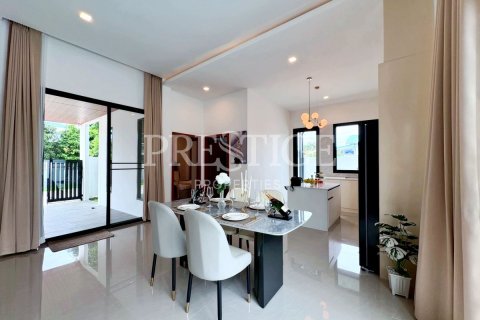 Casa de 4 dormitorios en Pattaya, Tailandia № 202047 - foto 6