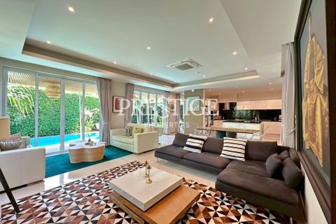 Casa de 4 dormitorios en Pattaya, Tailandia № 202052 - foto 3