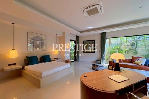 Casa de 4 dormitorios en Pattaya, Tailandia № 202052 - foto 15