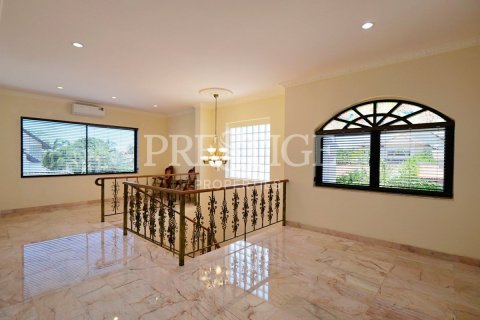 Casa de 4 dormitorios en Pattaya, Tailandia № 202049 - foto 19