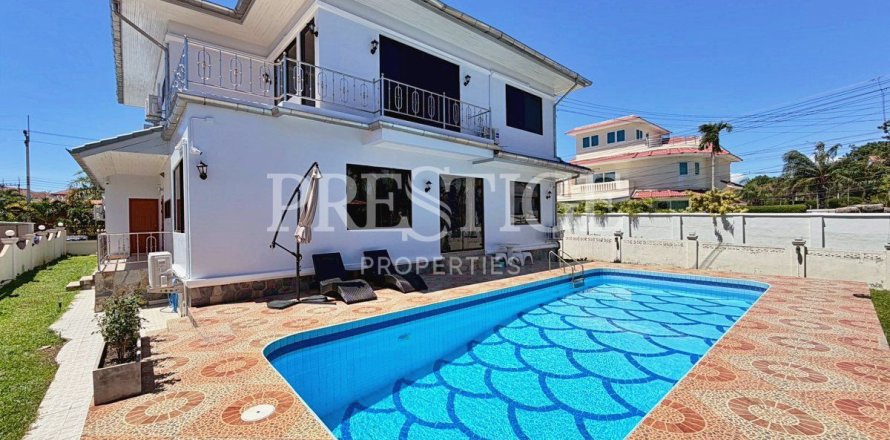 Casa de 4 dormitorios en Pattaya, Tailandia № 202049