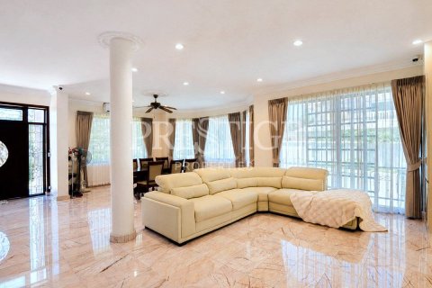 Casa de 4 dormitorios en Pattaya, Tailandia № 202049 - foto 4
