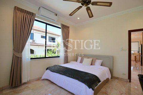 Casa de 4 dormitorios en Pattaya, Tailandia № 202049 - foto 16