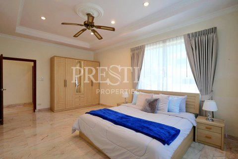 Casa de 4 dormitorios en Pattaya, Tailandia № 202049 - foto 23