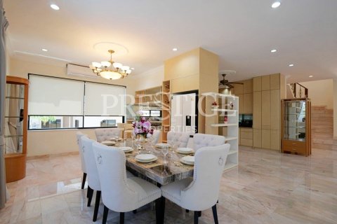 Casa de 4 dormitorios en Pattaya, Tailandia № 202049 - foto 6