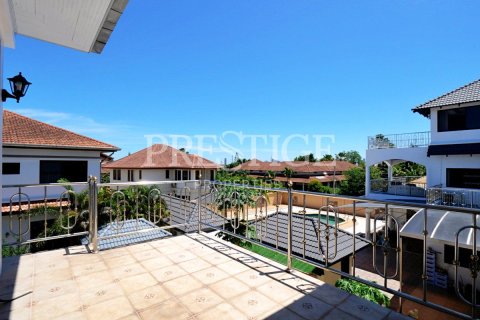 Casa de 4 dormitorios en Pattaya, Tailandia № 202049 - foto 25