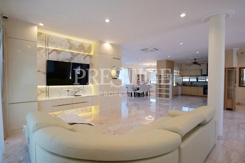 Casa de 4 dormitorios en Pattaya, Tailandia № 202049 - foto 2