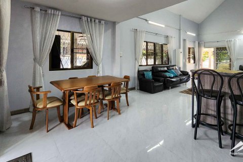 Casa de 3 dormitorios en Chiang Mai, Tailandia № 122819 - foto 11