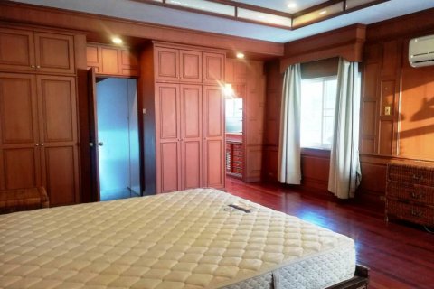 Adosado de 2 dormitorios en Bangkok, Tailandia № 66588 - foto 11