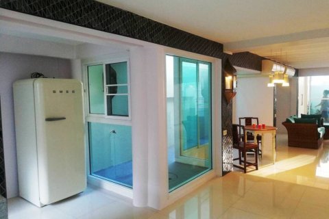 Adosado de 2 dormitorios en Bangkok, Tailandia № 66588 - foto 6