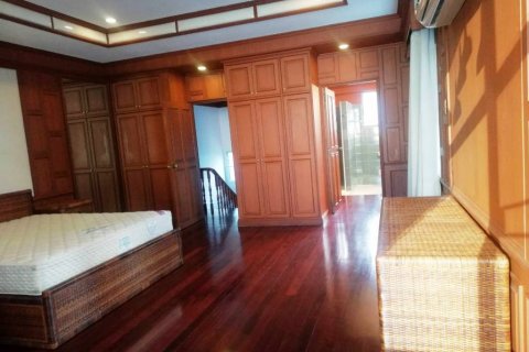 Adosado de 2 dormitorios en Bangkok, Tailandia № 66588 - foto 13