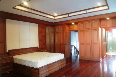 Adosado de 2 dormitorios en Bangkok, Tailandia № 66588 - foto 12