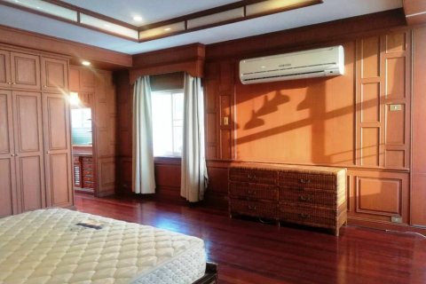 Adosado de 2 dormitorios en Bangkok, Tailandia № 66588 - foto 10
