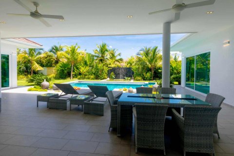 Chalet de 3 dormitorios en Hua Hin, Tailandia № 166488 - foto 11