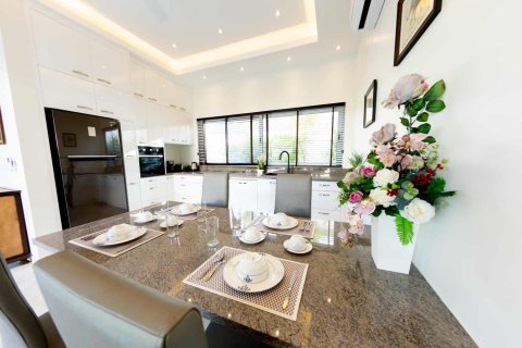 Chalet de 3 dormitorios en Hua Hin, Tailandia № 166489 - foto 15