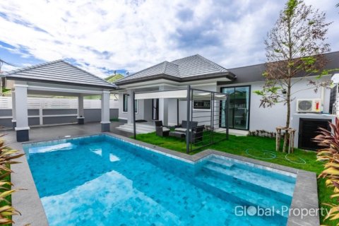 Casa de 3 dormitorios en Pattaya, Tailandia № 203373
