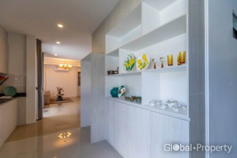 Casa de 3 dormitorios en Pattaya, Tailandia № 203373 - foto 16