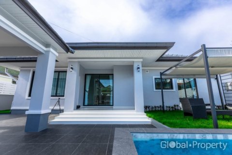 Casa de 3 dormitorios en Pattaya, Tailandia № 203373 - foto 3