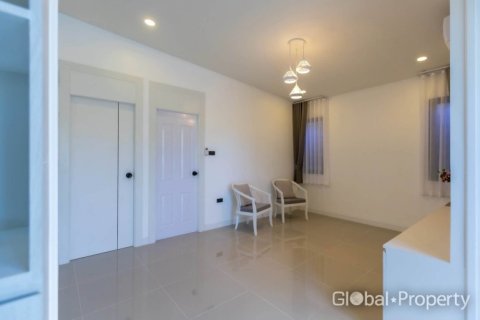 Casa de 3 dormitorios en Pattaya, Tailandia № 203373 - foto 22