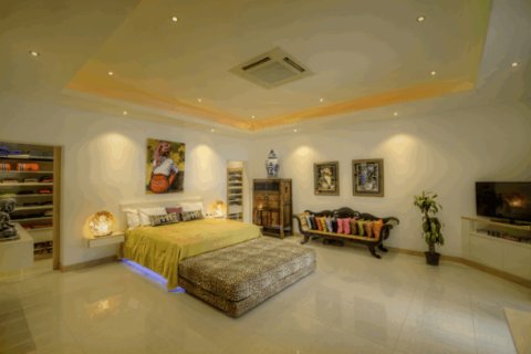 Casa de 4 dormitorios en Pattaya, Tailandia № 202726 - foto 4