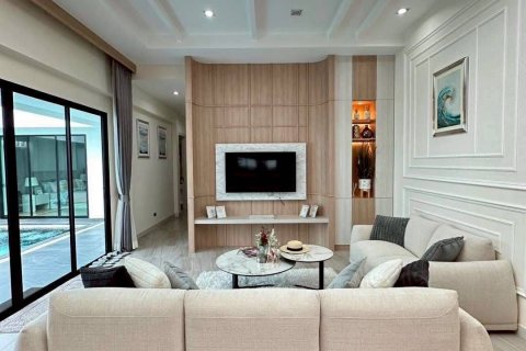 Chalet de 3 dormitorios en Pattaya, Tailandia № 173984 - foto 2