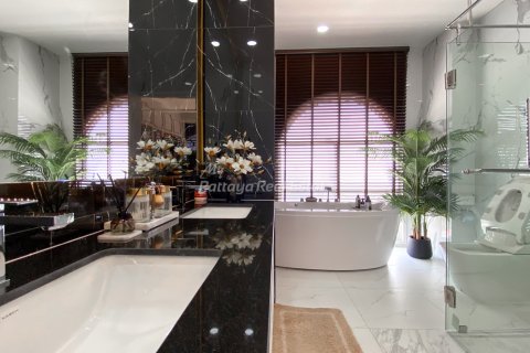 Condominio de 5 dormitorios en Pattaya, Tailandia № 173981 - foto 25