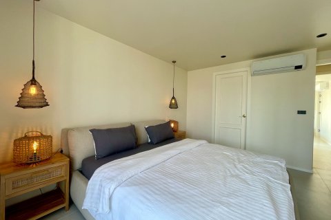 Condo in Bangkok, Thailand, 3 bedrooms  № 173985 - photo 11