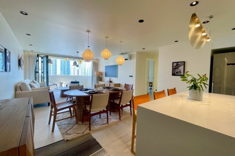 Condo in Bangkok, Thailand, 3 bedrooms  № 173985 - photo 6