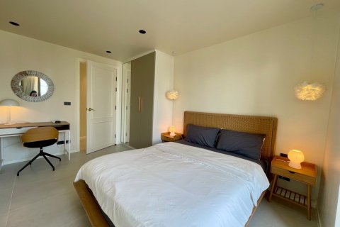 Condo in Bangkok, Thailand, 3 bedrooms  № 173985 - photo 18