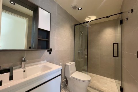 Condo in Bangkok, Thailand, 3 bedrooms  № 173985 - photo 17