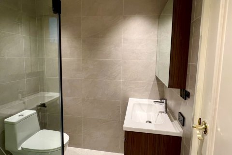 Condo in Bangkok, Thailand, 3 bedrooms  № 173985 - photo 14