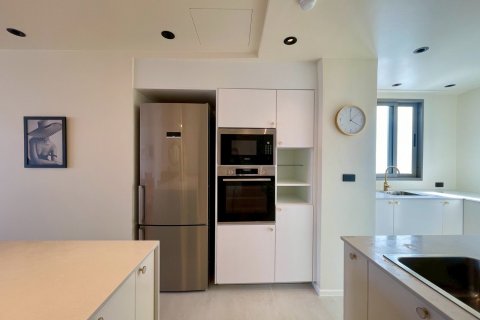 Condo in Bangkok, Thailand, 3 bedrooms  № 173985 - photo 10