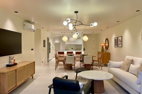 Condo in Bangkok, Thailand, 3 bedrooms  № 173985 - photo 2