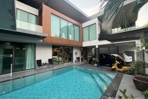 Casa de 5 dormitorios en Pattaya, Tailandia № 168151 - foto 3