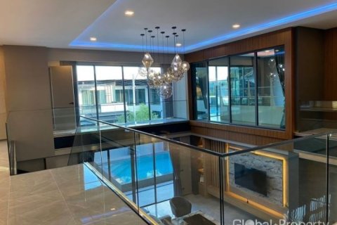Casa de 5 dormitorios en Pattaya, Tailandia № 168151 - foto 9
