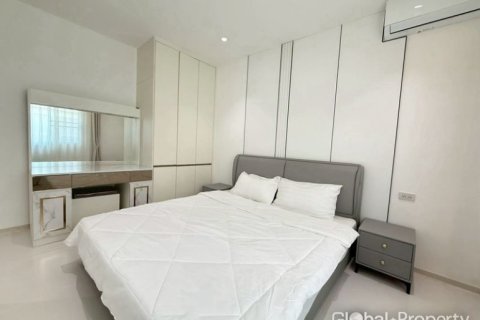 Casa de 6 dormitorios en Pattaya, Tailandia № 168149 - foto 3