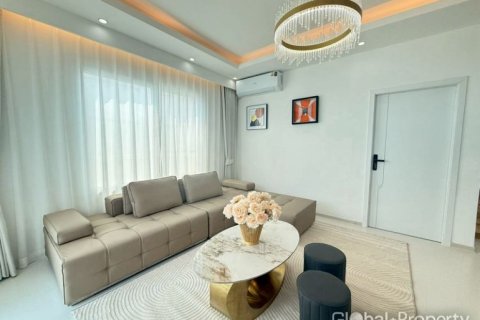 Casa de 6 dormitorios en Pattaya, Tailandia № 168149 - foto 10