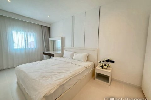 Casa de 6 dormitorios en Pattaya, Tailandia № 168149 - foto 6
