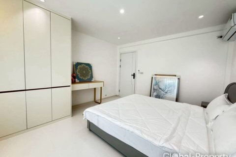Casa de 6 dormitorios en Pattaya, Tailandia № 168149 - foto 7