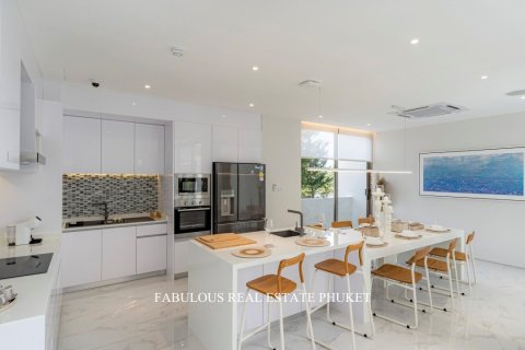 Villa in Bang Tao, Thailand 3 bedrooms № 179737 - photo 3