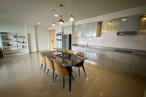 Apartment in Pattaya, Thailand 3 rooms № 233276