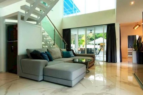 Chalet de 3 dormitorios en Pattaya, Tailandia № 158771 - foto 3
