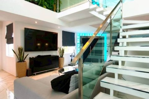 Chalet de 3 dormitorios en Pattaya, Tailandia № 158771 - foto 10