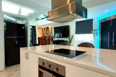 Chalet de 3 dormitorios en Pattaya, Tailandia № 158771 - foto 7