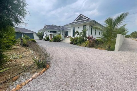Chalet de 3 dormitorios en Pran Buri, Tailandia № 158773 - foto 4