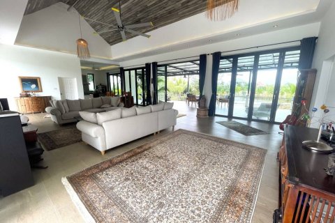 Chalet de 3 dormitorios en Pran Buri, Tailandia № 158773 - foto 8