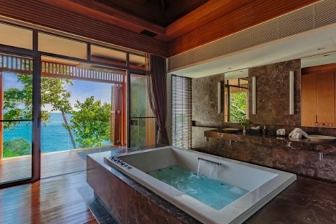 Chalet de 6 dormitorios en Kamala, Tailandia № 191136 - foto 17